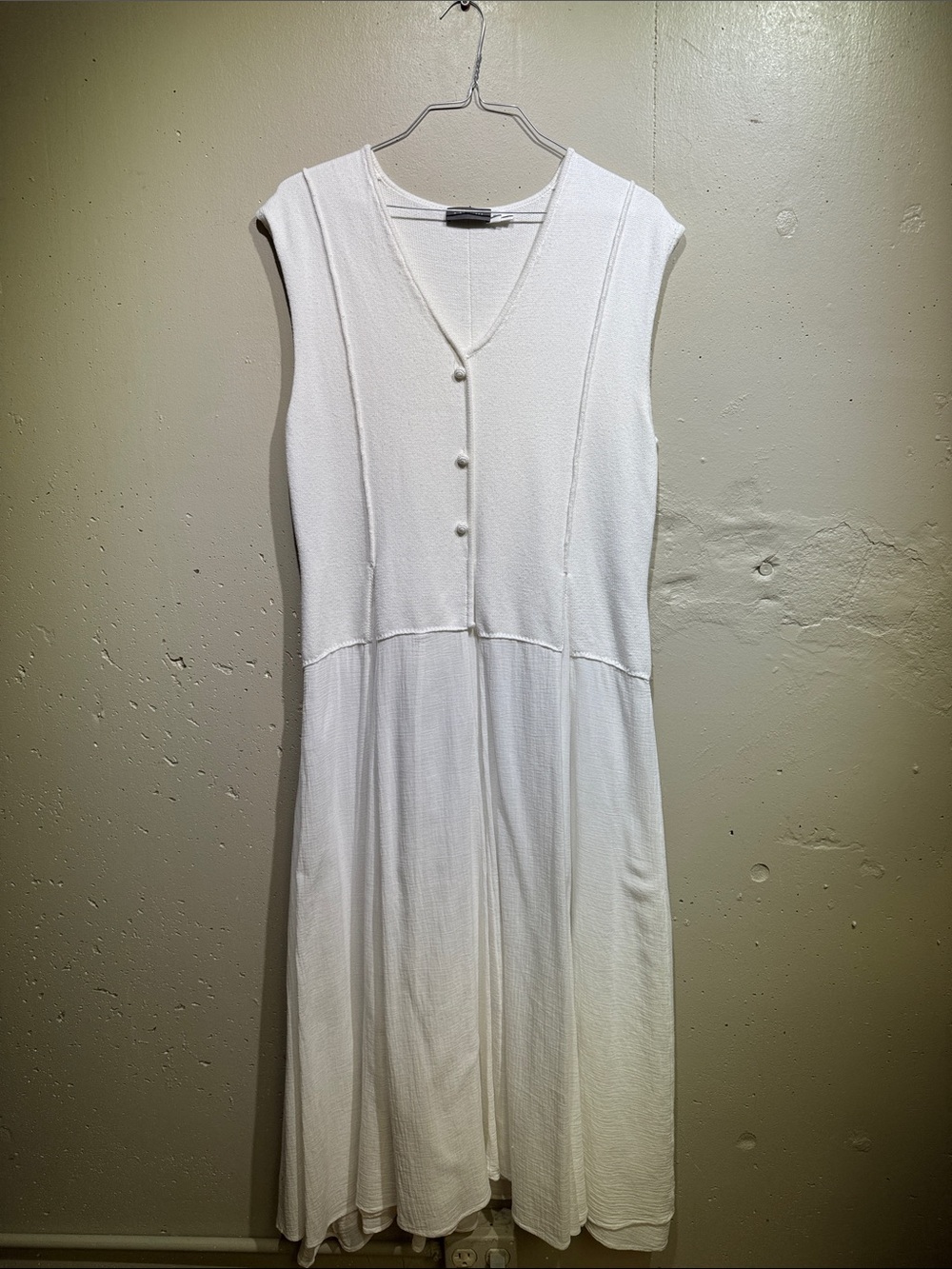 Elegant White Sleeveless V-Neck Maxi Dress